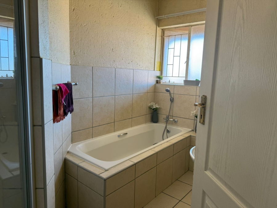 2 Bedroom Property for Sale in Rustenburg Central North West
